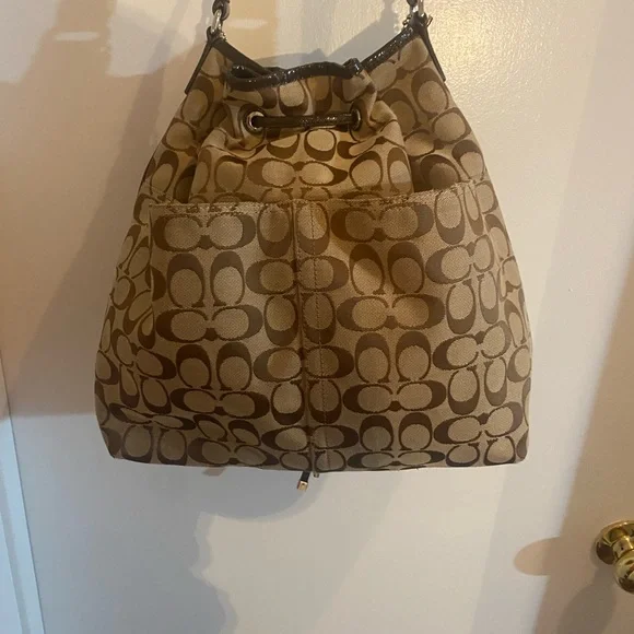 Adorable authentic Coach Bag - Picture 2 of 9